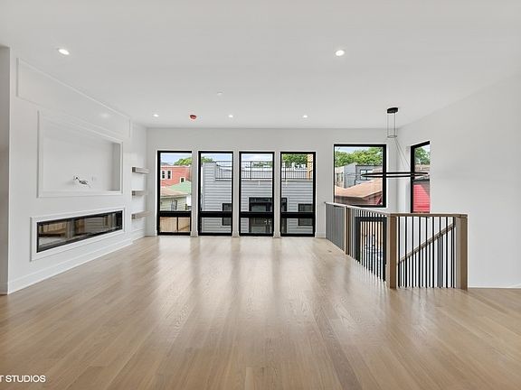 5th image of 3807 N Claremont Ave