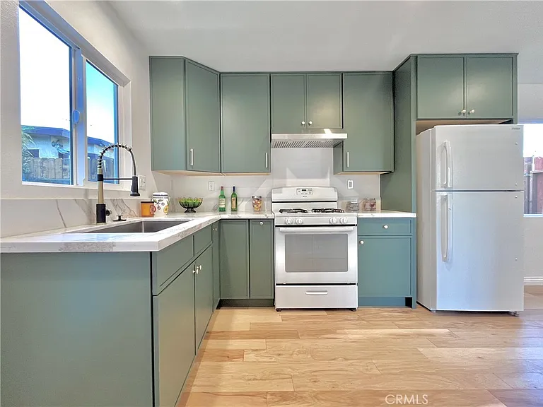 938 E Sandra Ave #B — Photo 2