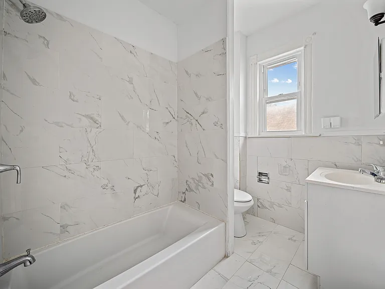 334-336 Redwood Ave #1 — Photo 8