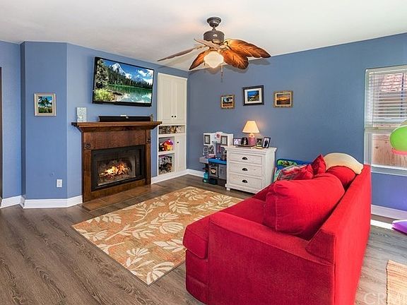 5th image of 631 Boysenberry Way
