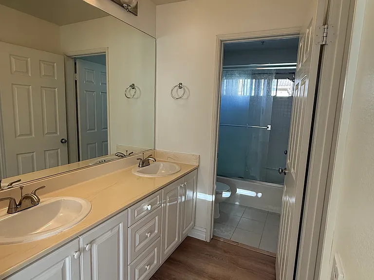W Summerfield Cir — Photo 3