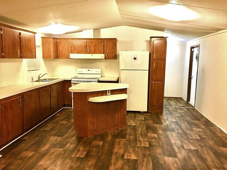 2nd image of 1002 County Road 102
