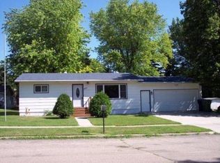 431 6th Ave NE, Watertown, SD 57201