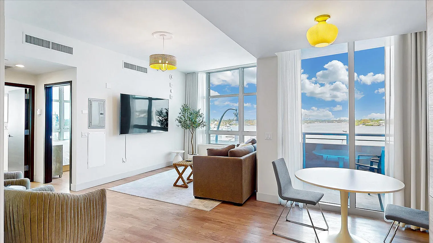 1 bed, 1.0 bath, $4,910 — Photo 3