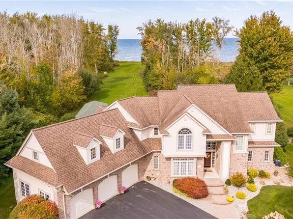 22 N Shore Dr, Hilton, NY 14468