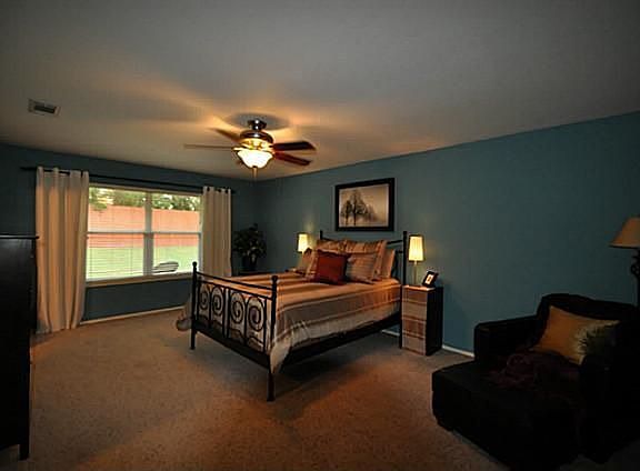 4th image of 1942 Evergreen Dr