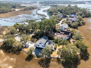 70 Lost Island Rd, Beaufort, SC 29907