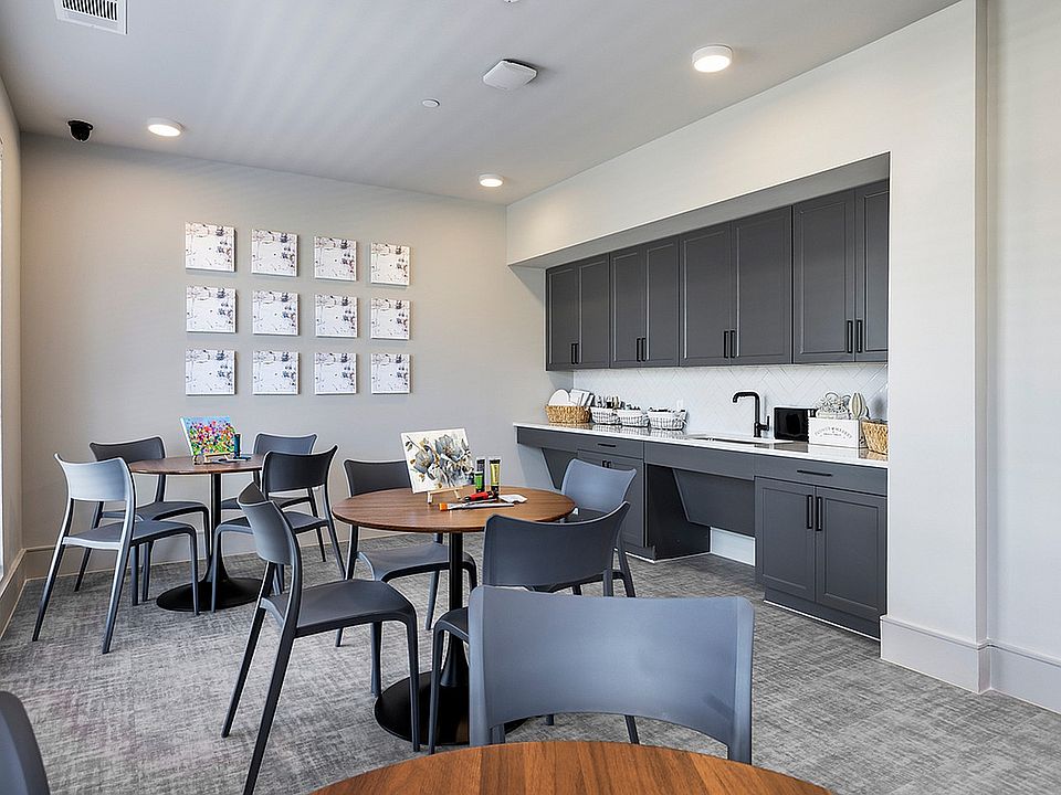The Luxe at Lewisville - Art Studio