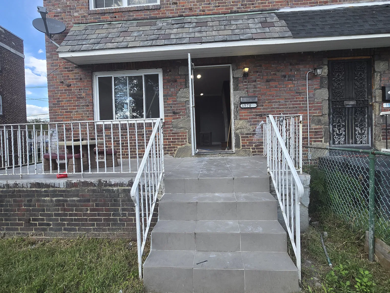 4 bed, 1152 sqft, $2,500 — Photo 2