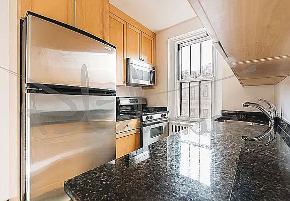 2nd image of 1 Jane St APT 6f