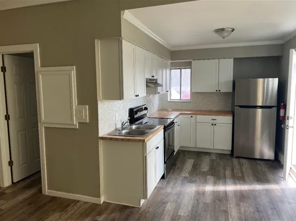 8251 Woodland Shore Dr, Brighton, MI 48114