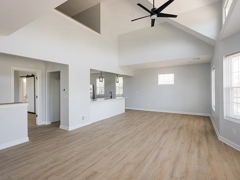 458 Hague St #2 — Photo 4