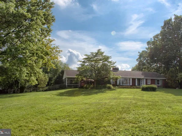 195 Fairmount Dr, Lewisburg, PA 17837