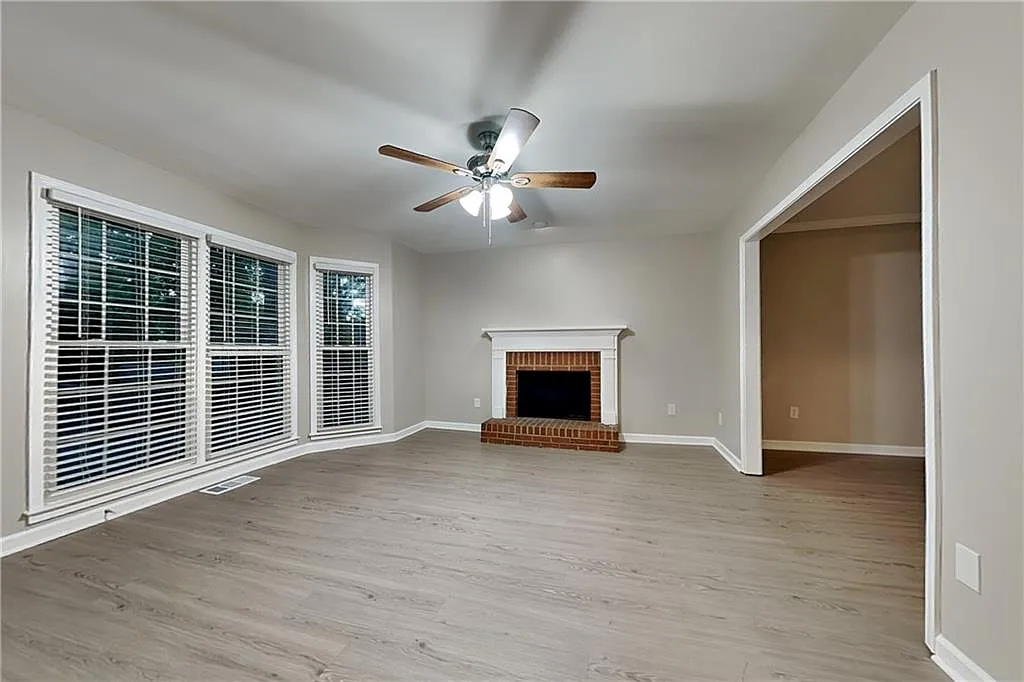 3 bed, 2.5 bath, 2024 sqft, $2,250 — Photo 3