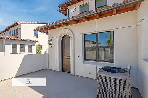 Whitmore Villa. Photo 1