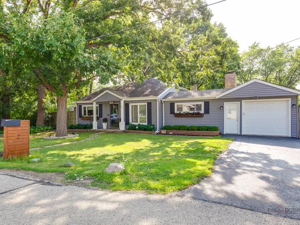 2 Green Ave, Lake Bluff, IL 60044