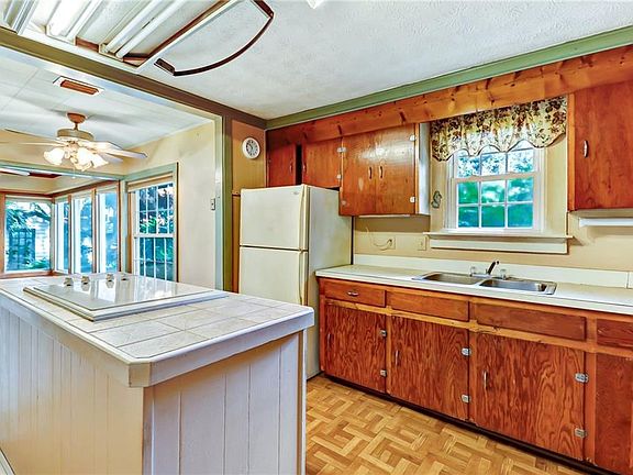 3rd image of 1951 Palm Dr