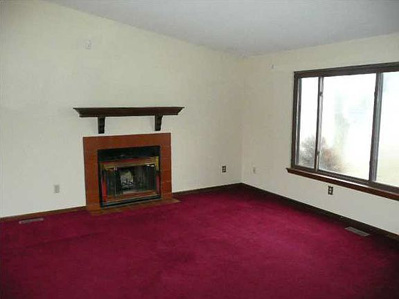 2nd image of 7622 E Winterberry St #Hud181243097