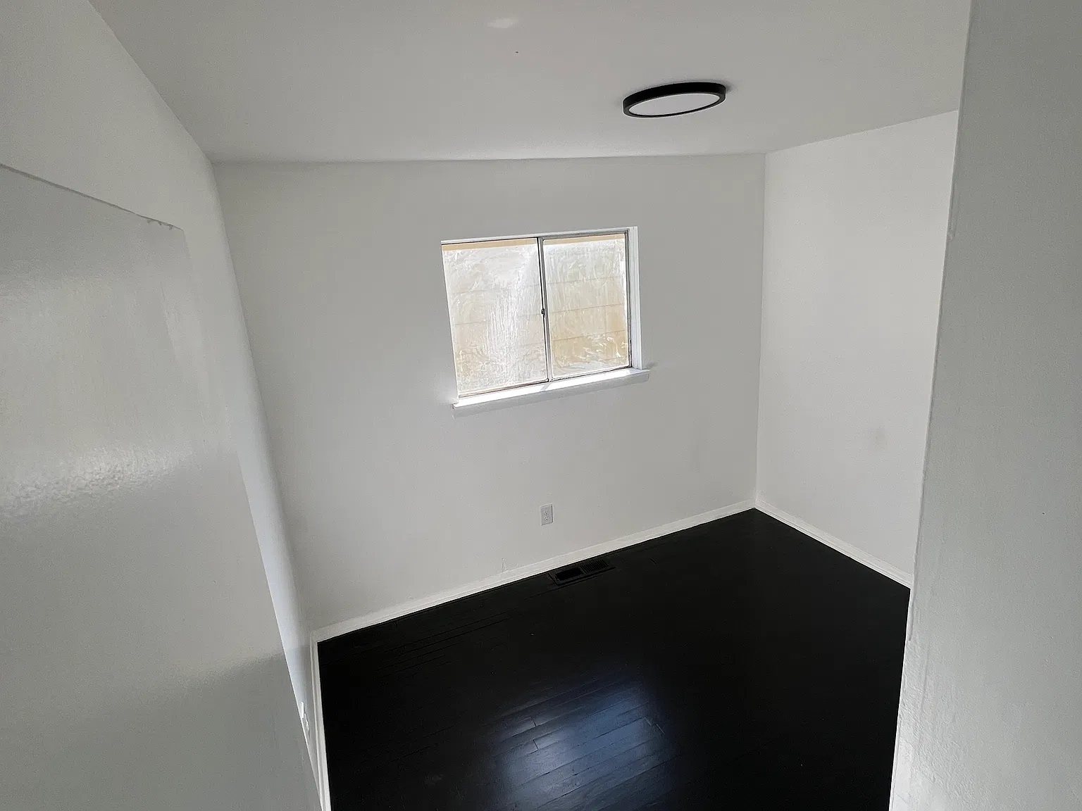 3 bed, 864 sqft, $1,250 — Photo 4