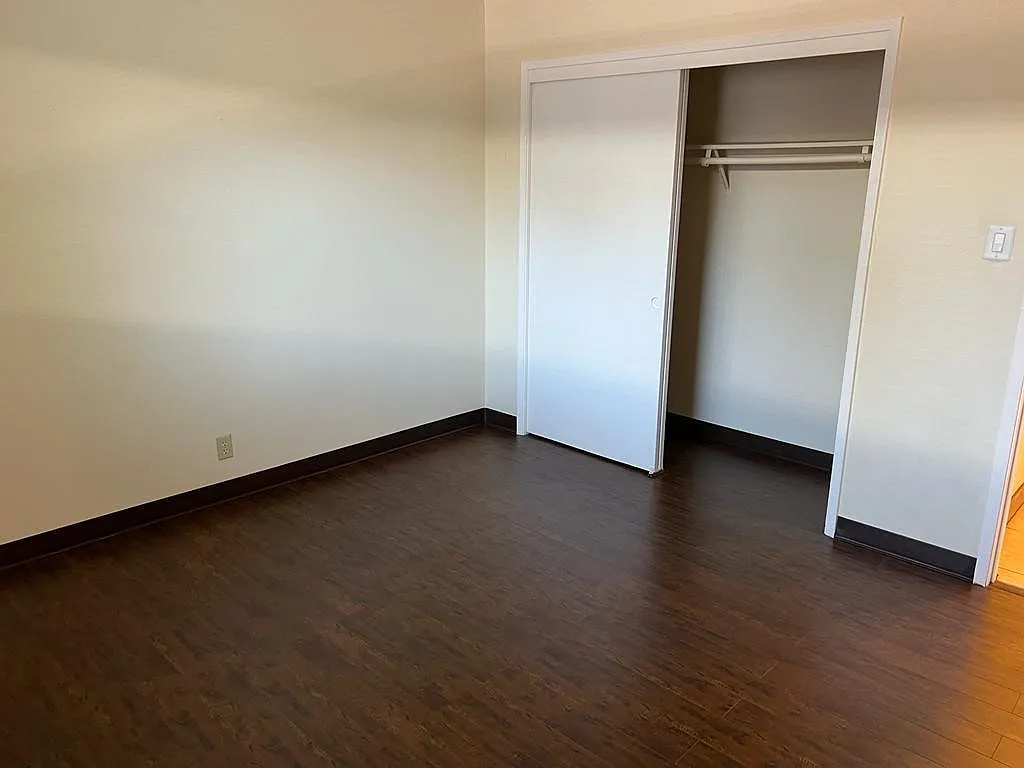Building Photo - 1670 Union Ave #R