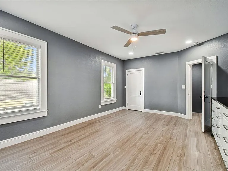 6810 N Navin Ave — Photo 31