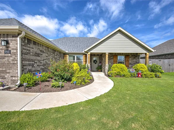 951 Trailwood St, Springdale, AR 72762