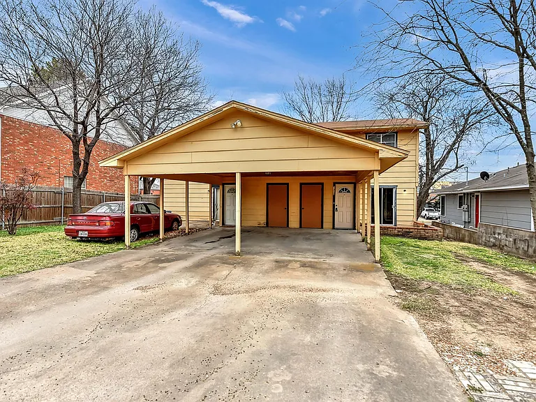 1312 N Travis St — Photo 23