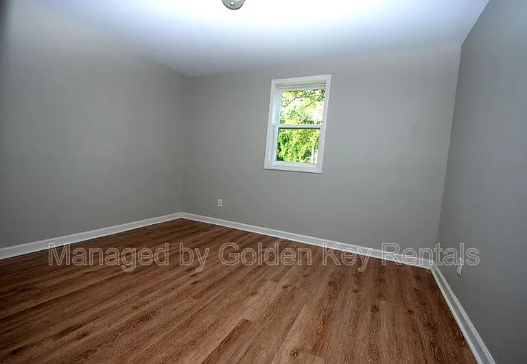 315 E Walnut St #1-A — Photo 7