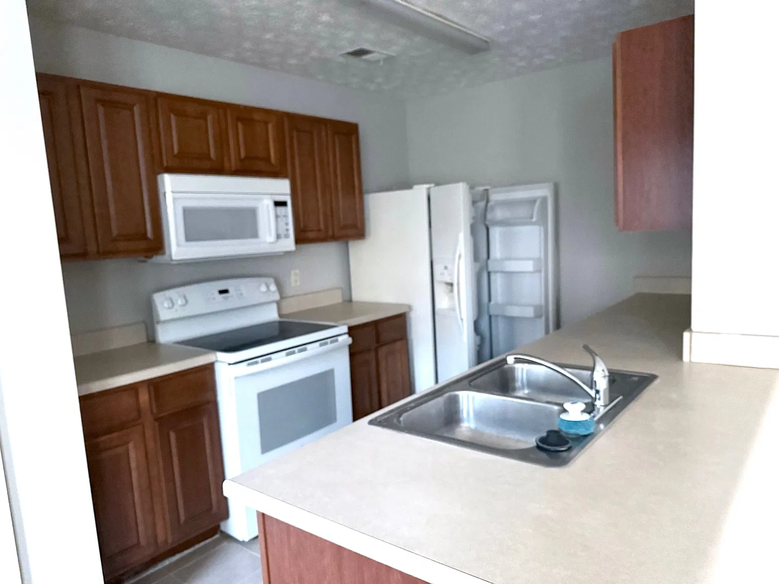 3 bed, 2.5 bath, 1552 sqft, $1,750 — Photo 3