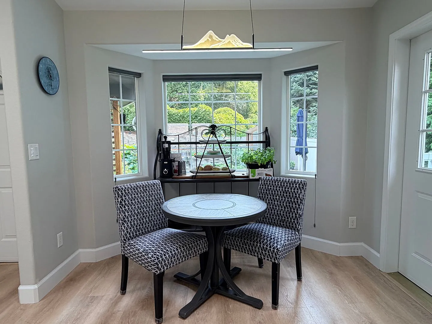 Executive 5 bed/4 bath home, POOL with pool service, decks with VIEWS, two kitchen/living room ar... — Photo 3