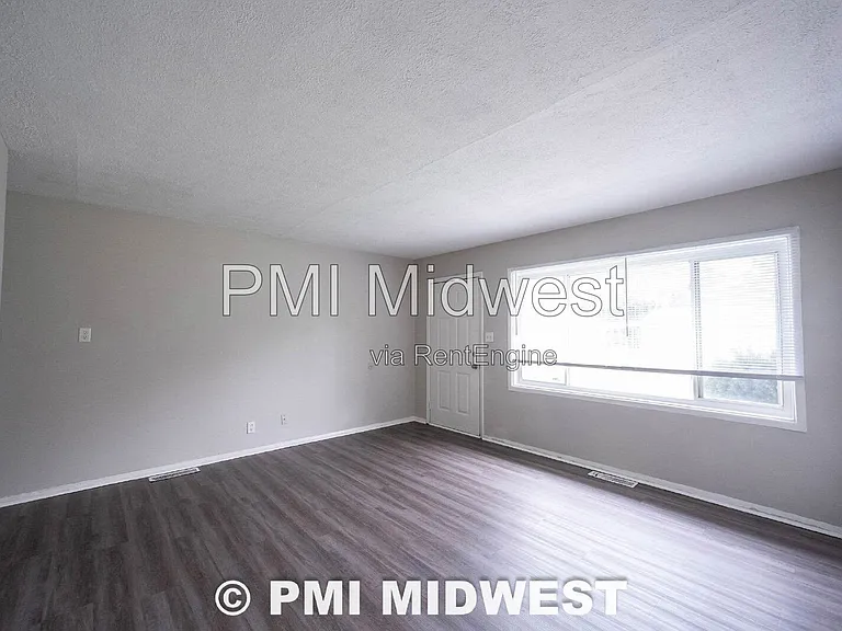 4939 Katherine Dr — Photo 4