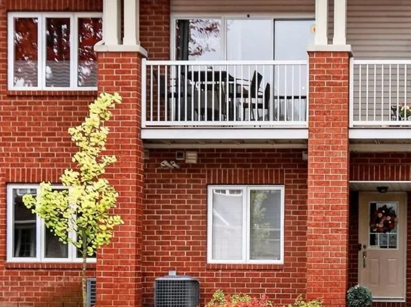 10 E Daybreak St, Ottawa, ON K2G 6T9