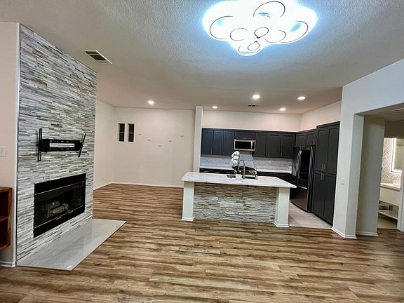 3rd image of 10705 Wexford St Unit 3