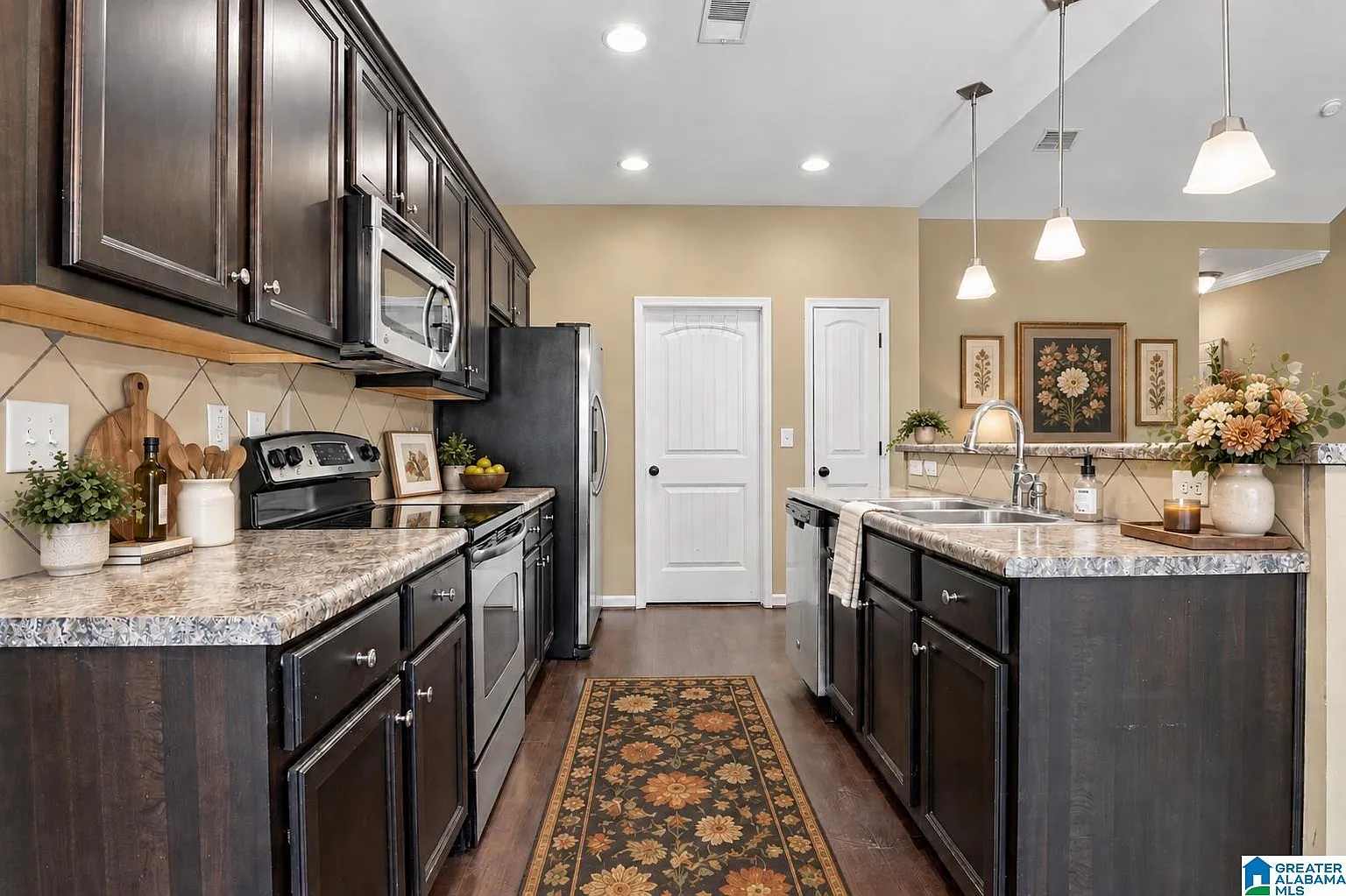 3 bed, 2.0 bath, $1,749 — Photo 4