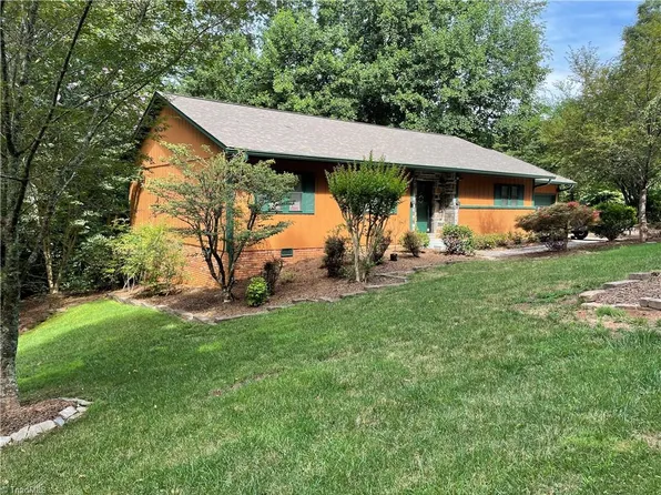 652 Forest Dr, Wilkesboro, NC 28697