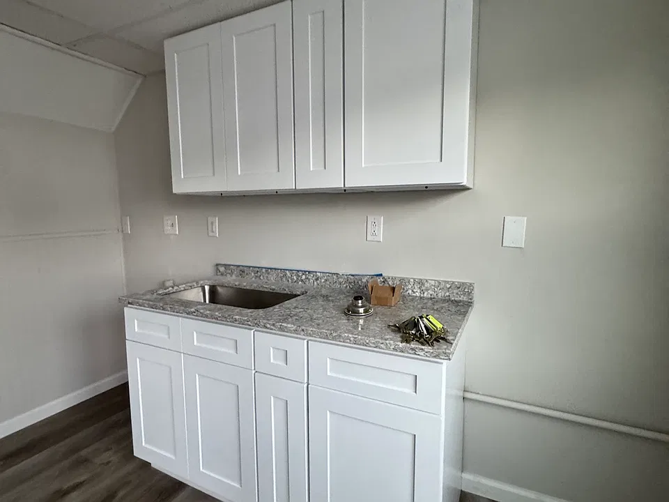3-9 Drake Dr #5