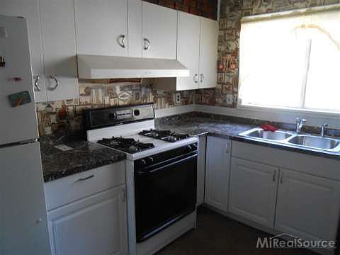 2nd image of 400 W Jarvis Ave