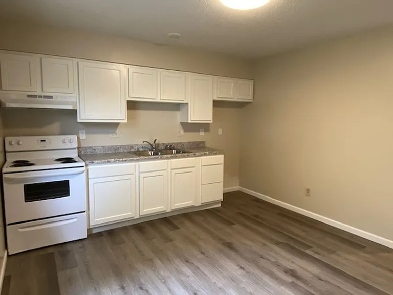 151 S Aurora St — Photo 3