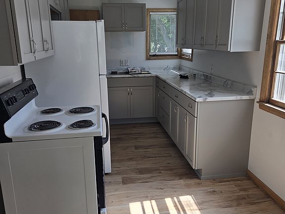 5th image of 2628 Iowa St