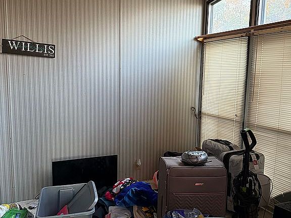 5th image of 2829 Hart Rd