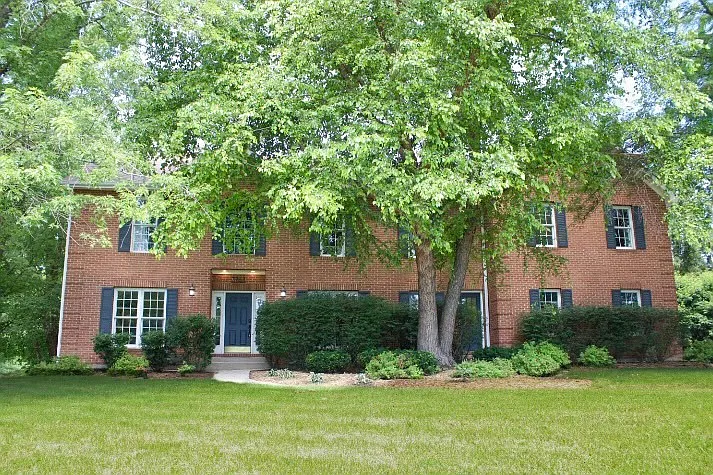 5 bed, 5.0 bath, 4643 sqft, $4,900 — Photo 1