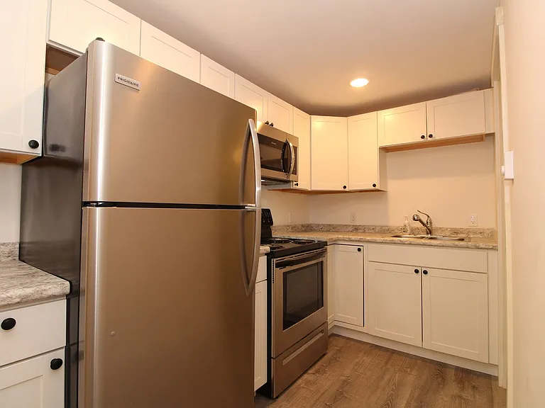 18 Lindsey St — Photo 4