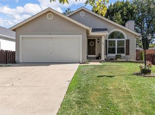 13 Kingspointe Dr, Saint Peters, MO 63376