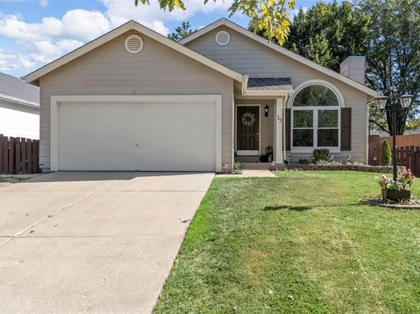 13 Kingspointe Dr, Saint Peters, MO 63376