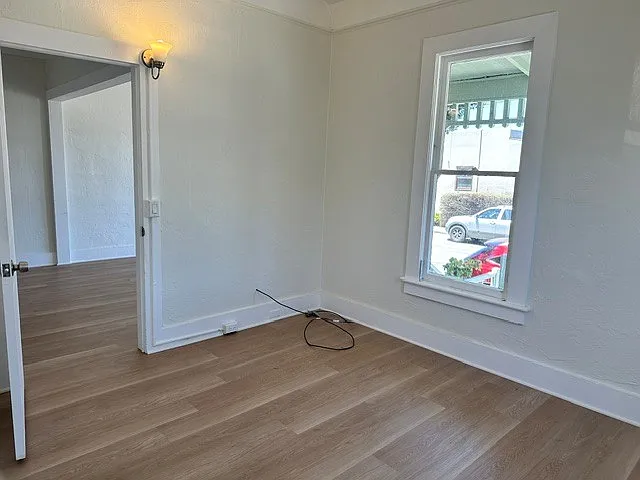 261 Irving Ave — Photo 9
