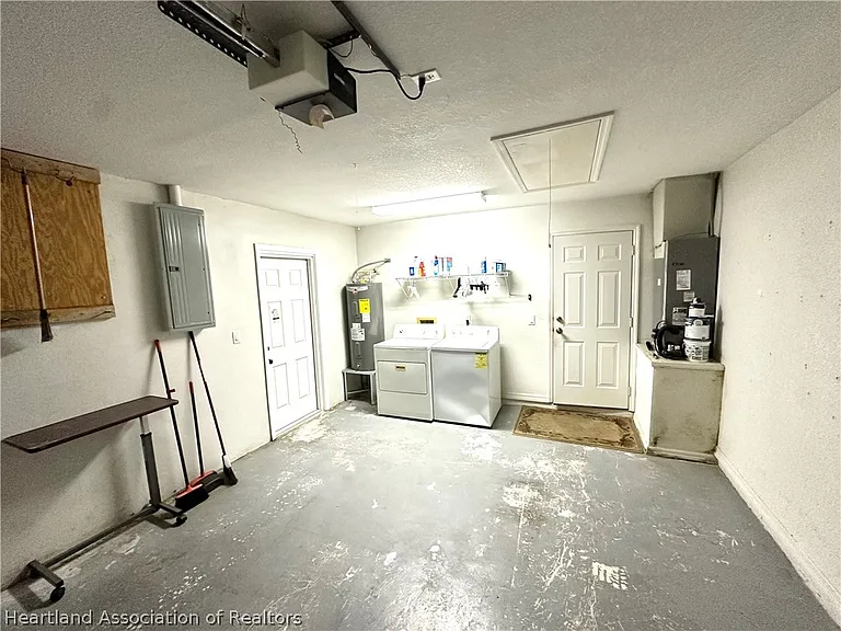 2306 Hidden Creek Cir — Photo 22