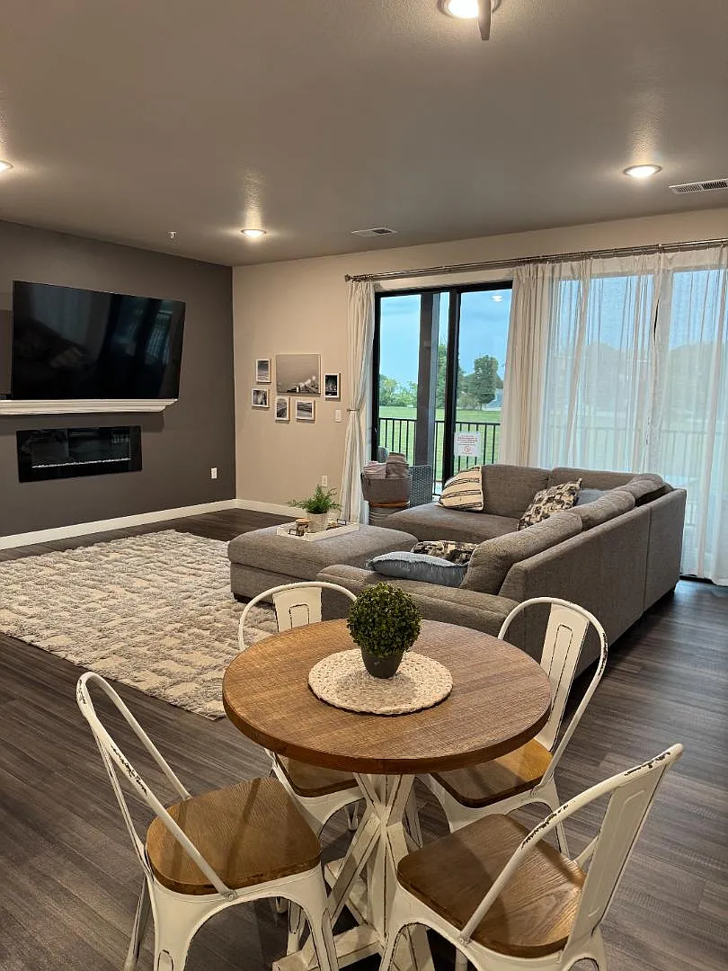 750 S Pier Dr — Photo 2
