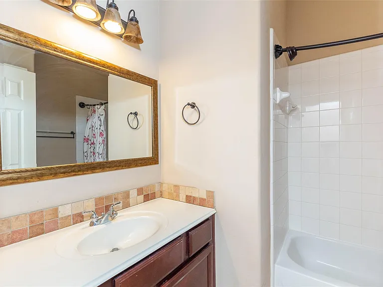 2201 Signal Hill Dr — Photo 16