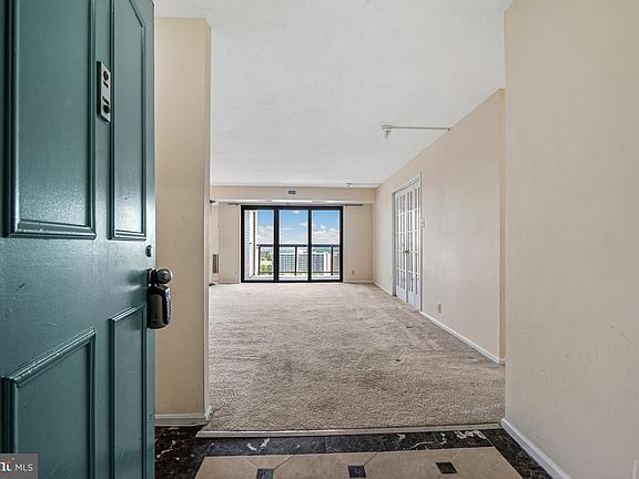 5th image of 205 Yoakum Pkwy Unit 1809