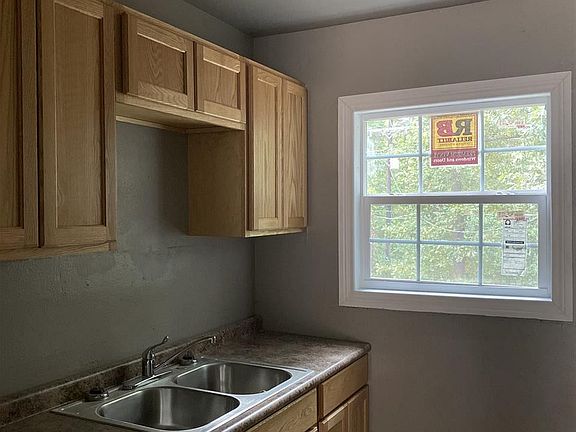 3rd image of 318 Byrne St
